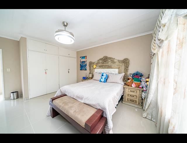 4 BEDROOM FREESTANDING FOR SALE IN FARRARMERE
